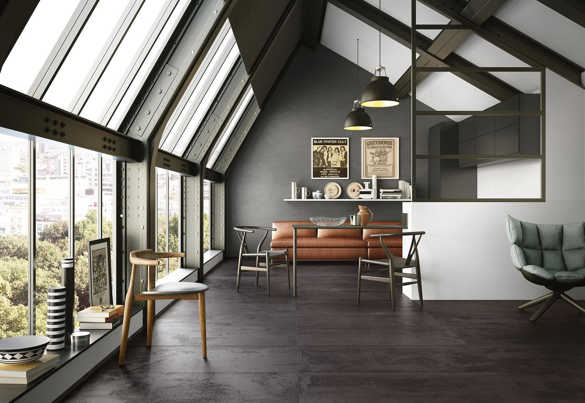 Wohnraum im Dachgeschoss mit mattschwarzem Boden Dachgeschoss-Loft mit schrägen Glasflächen, Ledersofa und Holzstühlen auf mattschwarzem Feinsteinzeugboden