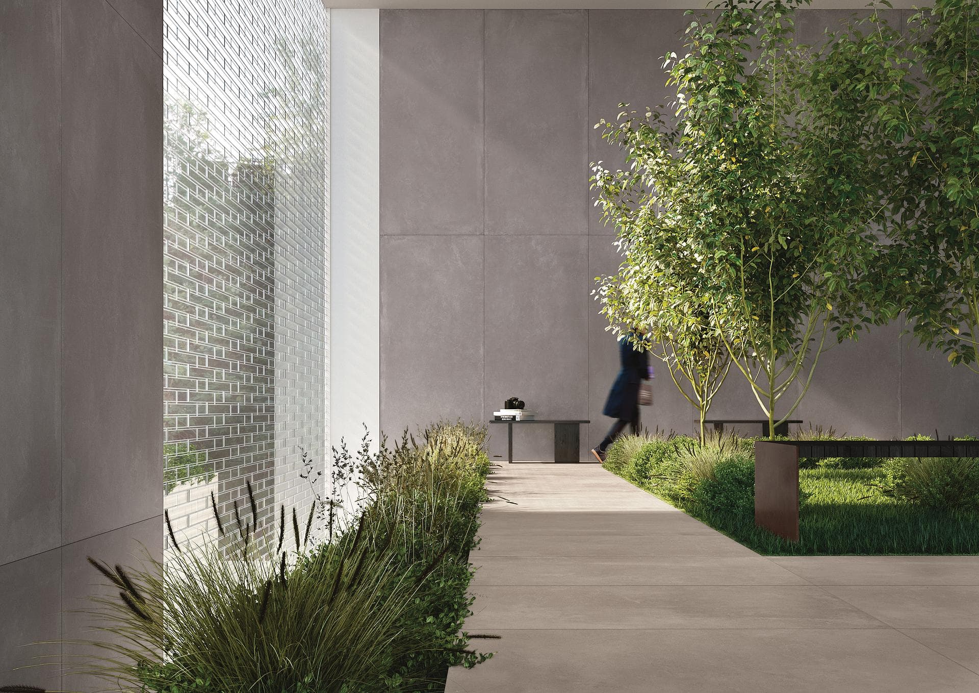 Patio exterior con superficies efecto cemento Paso exterior de un patio con paredes y suelo de gres efecto cemento gris, arriates y árboles